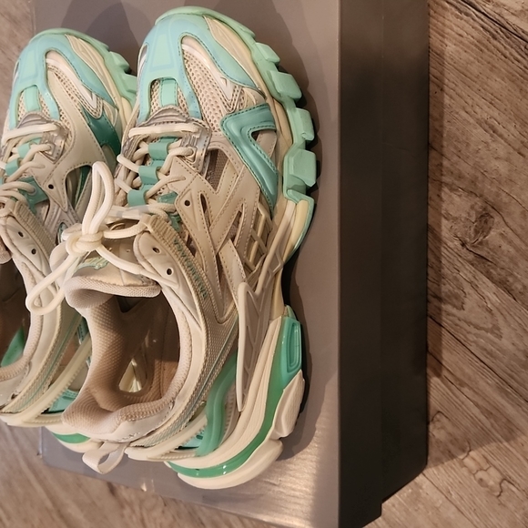 Authentic Balenciaga track 2 caged trainer - Picture 3 of 4